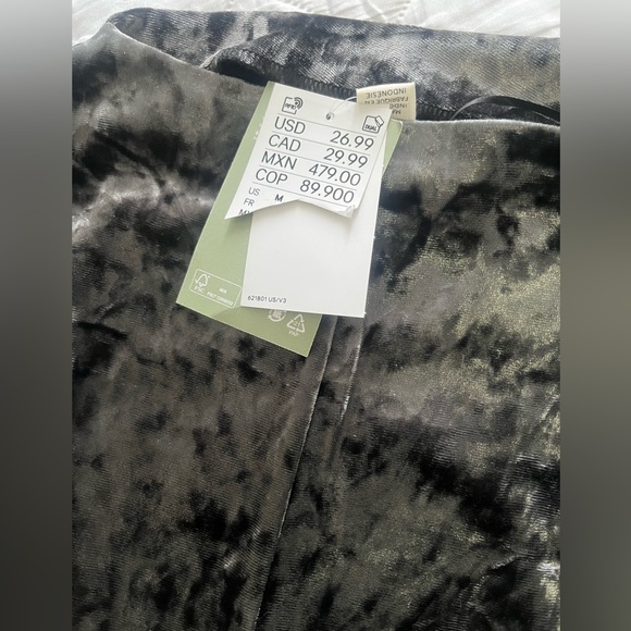 NWT H&M Short, fitted dress in soft jersey. 🌸 - Picture 5 of 6